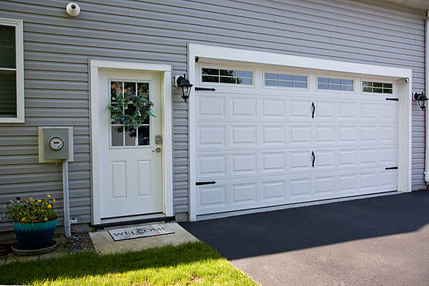 24/7 Emergency Garage Door Panel Replacement experts in North Lakes, AK